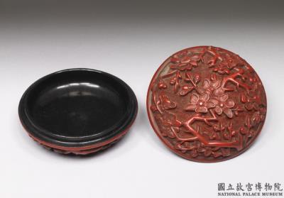 图片[2]-Round box with flowering plum decor/ Carved red lacquerware-China Archive